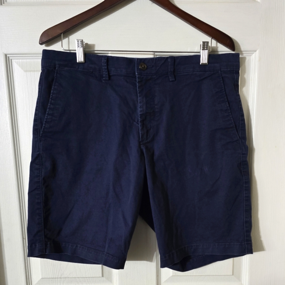 Men's Gap Essential Khaki Shorts Sz 33